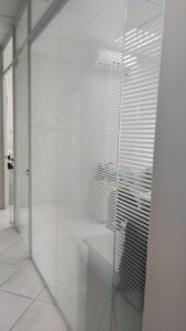 insulfilm jateado listrado divisoria de vidro