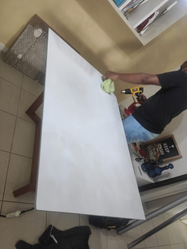 envelopamento mesa pelicula mesa