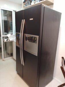 Envelopamento de geladeira: saiba mais 7 geladeira inox depois envelopamento adesivo preto