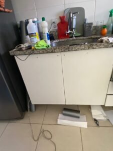 Envelopamento de Móveis 10 envelopamento adesivagem armario de cozinha antes 2