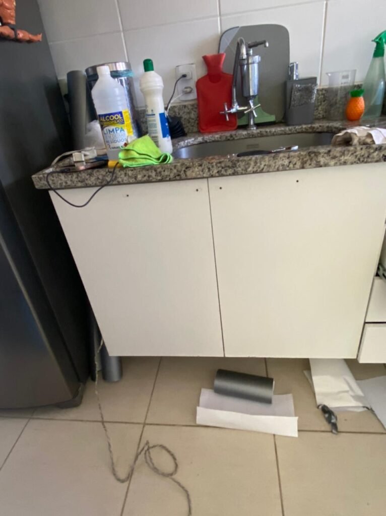 envelopamento adesivagem armario de cozinha antes 2