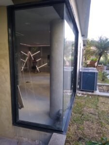 depois fechamento de fachada com vidro