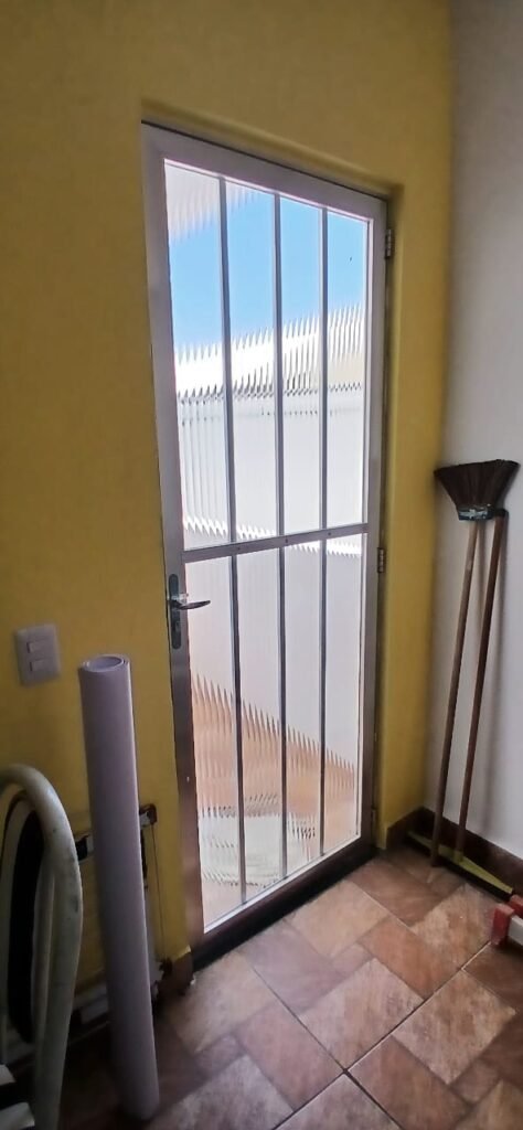 jateado porta de vidro canelado 2