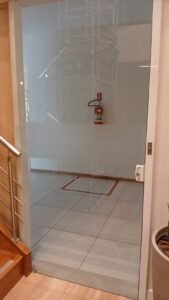 faixa seguranca jateada porta de vidro 2